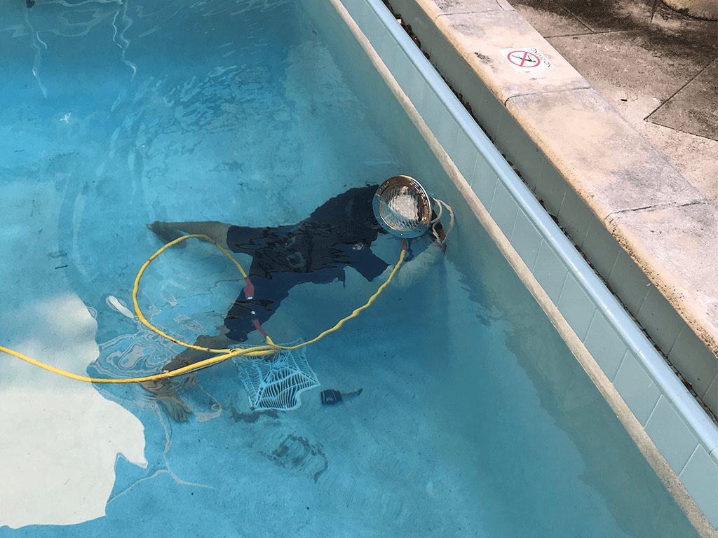 Repair a person in a pool with a mask and a net